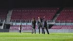 Đến thăm sân Nou Camp, con trai Pep 'chỉ đạo' các cầu thủ đỉnh hơn bố